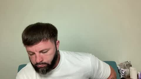 Snapshot of alphasparks chatting on 09/22/25, 02:35 Jhonny online show from 09/22/25, 02:35