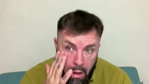 Snapshot of alphasparks chatting on 09/30/25, 02:38 Jhonny online show from 09/30/25, 02:38