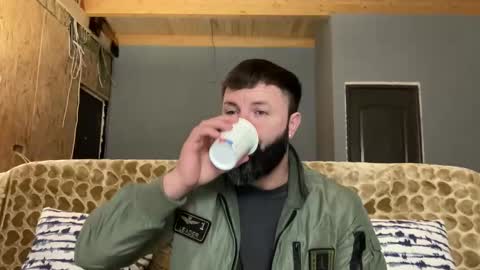 Snapshot of alphasparks chatting on 10/14/25, 02:34 Jhonny online show from 10/14/25, 02:34