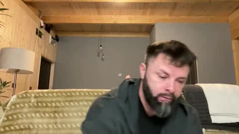 Snapshot of alphasparks chatting on 11/12/25, 04:02 Jhonny online show from 11/12/25, 04:02