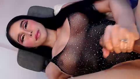 Snapshot of alphrodite_589 chatting on 09/23/25, 07:50 Shane online show from 09/23/25, 07:50