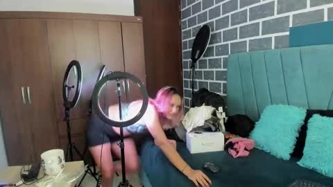 Alter  online show from 09/23/25, 12:19