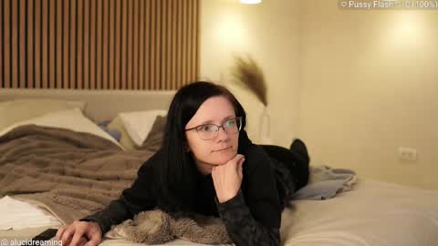 Snapshot of alucidreaming chatting on 10/05/25, 07:45 Lucid Dreaming online show from 10/05/25, 07:45