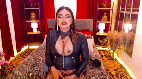 Snapshot of alurajhenson chatting on 12/19/24, 11:46 Alura Jhenson online show from 12/19/24, 11:46
