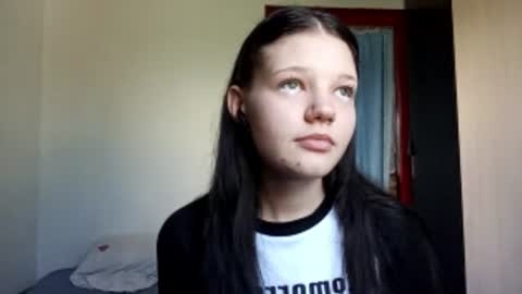 Snapshot of alverabejaran chatting on 07/30/26, 08:24 Emma online show from 07/30/26, 08:24