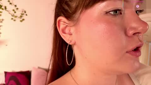 Snapshot of alwayssunnny chatting on 05/13/26, 05:38 Lilu online show from 05/13/26, 05:38