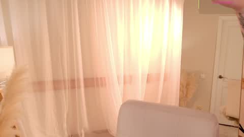 Snapshot of alwayssunnny chatting on 05/31/26, 05:15 Lilu online show from 05/31/26, 05:15