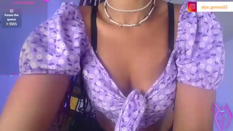 Snapshot of alya_gomez chatting on 12/20/24, 08:45 online show from 12/20/24, 08:45