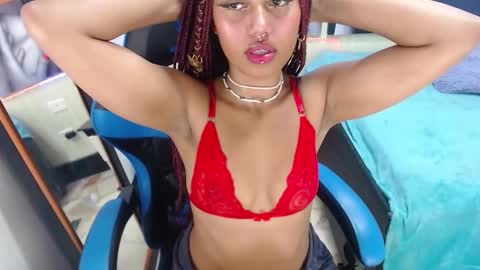 Snapshot of alya_gomez chatting on 12/21/24, 09:15 online show from 12/21/24, 09:15
