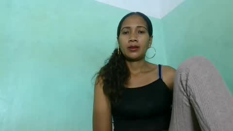 Snapshot of alyahtah chatting on 06/01/26, 06:15 alyahtah online show from 06/01/26, 06:15
