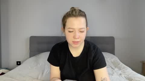 Snapshot of alyrasun chatting on 03/17/26, 06:39 Al online show from 03/17/26, 06:39