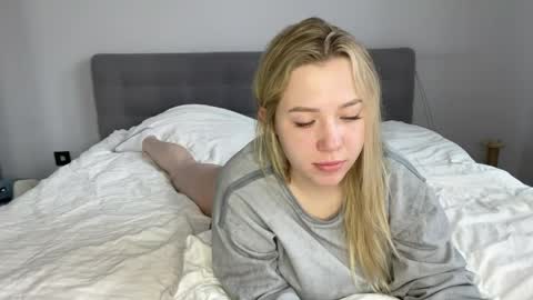 Snapshot of alyrasun chatting on 04/25/26, 07:44 Al online show from 04/25/26, 07:44