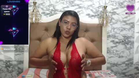 Snapshot of alyson_milf chatting on 01/22/25, 12:27 alyson online show from 01/22/25, 12:27