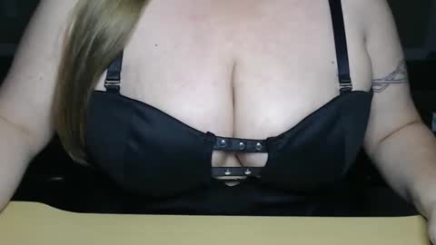 Snapshot of alyss_skye28 chatting on 09/22/25, 01:18 Alyss Skye online show from 09/22/25, 01:18