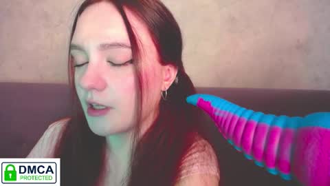 Alyssa online show from 10/31/25, 09:43