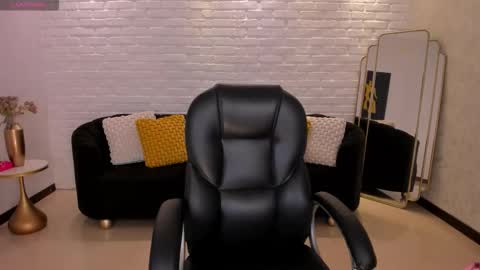 Snapshot of alyssadean_ chatting on 11/08/25, 11:21 Aly online show from 11/08/25, 11:21