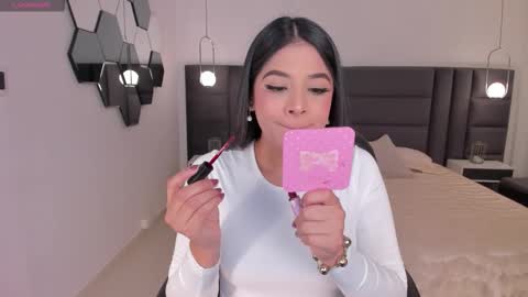 Snapshot of alyssadean_ chatting on 11/11/25, 11:32 Aly online show from 11/11/25, 11:32