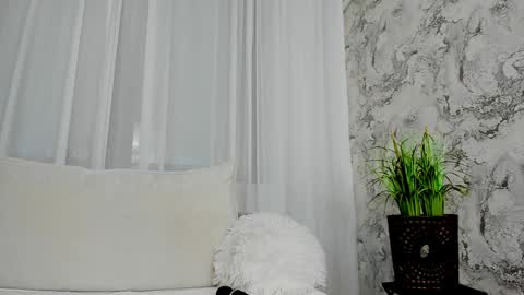 Snapshot of alyssamillan chatting on 12/10/24, 10:17 alysamillan online show from 12/10/24, 10:17