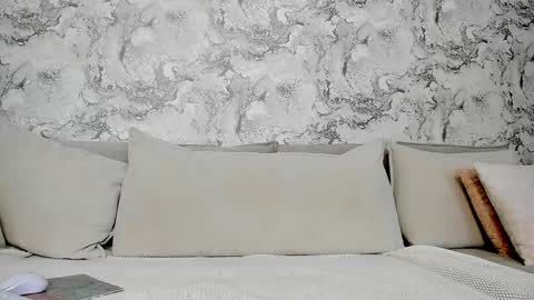 Snapshot of alyssamillan chatting on 01/13/25, 08:37 alysamillan online show from 01/13/25, 08:37