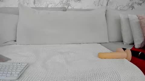 Snapshot of alyssamillan chatting on 03/10/25, 12:04 alysamillan online show from 03/10/25, 12:04