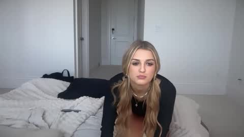 Snapshot of alyssastonee chatting on 09/28/25, 09:31 alyssastonee online show from 09/28/25, 09:31