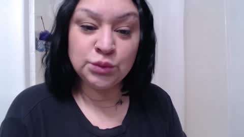 Snapshot of alyssiaamorexo chatting on 12/15/24, 04:04 Alyssiaamorexo online show from 12/15/24, 04:04