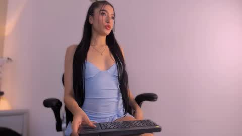 Snapshot of alysslender chatting on 12/18/25, 11:38 Alys online show from 12/18/25, 11:38