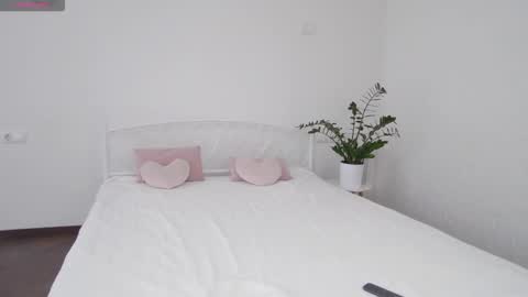 Snapshot of alyxkinski chatting on 10/01/25, 06:08 Alyx online show from 10/01/25, 06:08