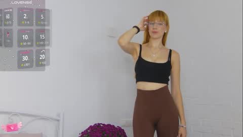 Snapshot of alyxkinski chatting on 11/08/25, 03:34 Alyx online show from 11/08/25, 03:34