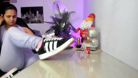 anny online show from 11/30/25, 02:37