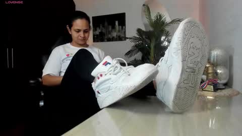 Snapshot of amaia_bushida chatting on 12/16/25, 02:38 anny online show from 12/16/25, 02:38
