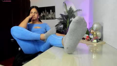 Snapshot of amaia_bushida chatting on 12/19/25, 02:29 anny online show from 12/19/25, 02:29