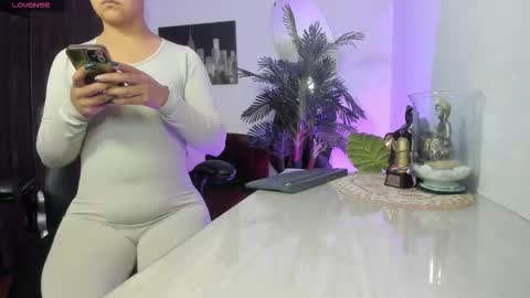 Snapshot of amaia_bushida chatting on 02/18/26, 02:07 anny online show from 02/18/26, 02:07