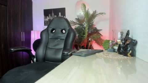 Snapshot of amaia_bushida chatting on 04/21/26, 02:51 anny online show from 04/21/26, 02:51