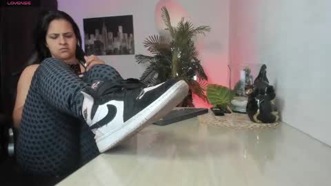 Snapshot of amaia_bushida chatting on 05/19/26, 02:51 anny online show from 05/19/26, 02:51