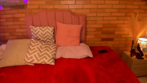 Hi Im AmaiaHelp me reach 100 likes online show from 06/11/26, 01:05