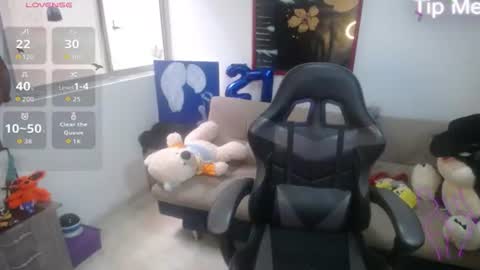Snapshot of amaia_t chatting on 07/27/26, 01:07 Amaia online show from 07/27/26, 01:07