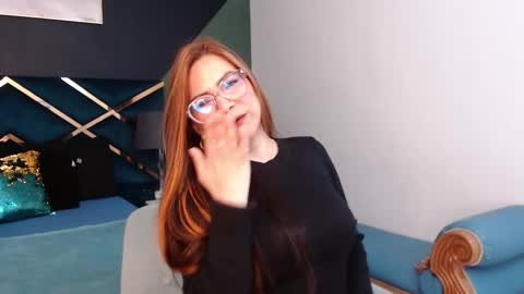 Snapshot of amaiajonnes_ chatting on 11/07/25, 11:43 Amaia online show from 11/07/25, 11:43