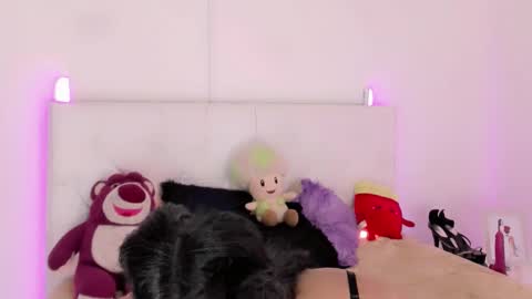 amal_baddel_ online show from 11/14/25, 04:44