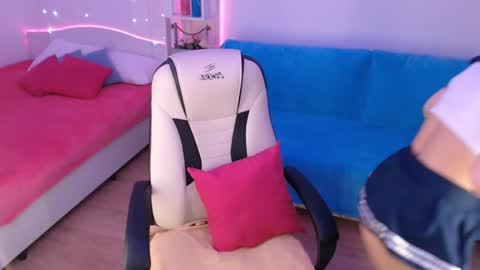 Snapshot of amala_lee chatting on 01/03/25, 01:48 Alice online show from 01/03/25, 01:48