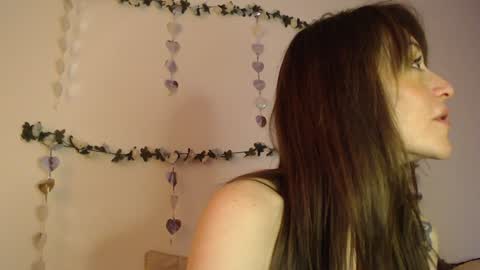 Amalett online show from 02/08/25, 01:11