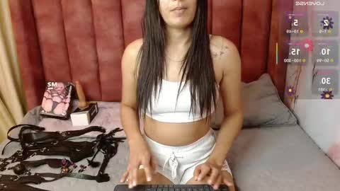 Snapshot of amalia__esterr chatting on 04/19/26, 08:55 Hilary Ester online show from 04/19/26, 08:55