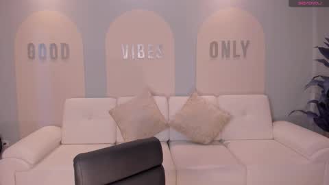 Snapshot of amalia_cruss chatting on 11/14/25, 08:40 Amalia cruss online show from 11/14/25, 08:40