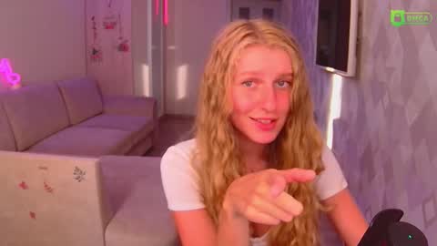 Amalia online show from 09/20/25, 02:18