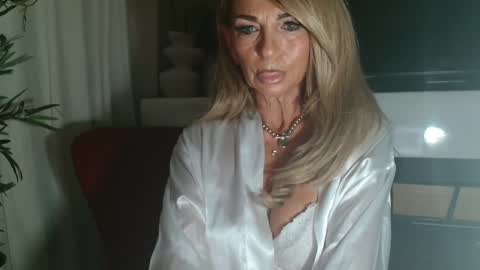 Snapshot of amanda0803 chatting on 06/11/26, 08:23 Angel or Demon online show from 06/11/26, 08:23