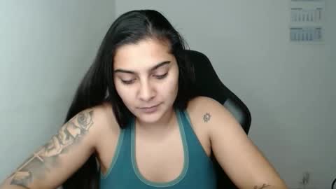 The queen of the biceps  online show from 11/25/25, 05:13