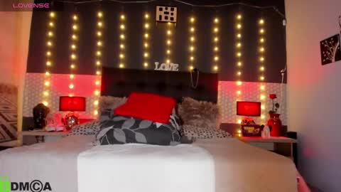 Snapshot of amanda_6ix9ine chatting on 10/22/25, 12:44 diana        Private is Open online show from 10/22/25, 12:44