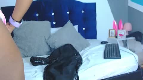 Snapshot of amanda_daniels chatting on 01/15/25, 12:04 amanda online show from 01/15/25, 12:04