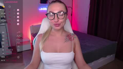 Snapshot of amanda_jordan chatting on 12/15/25, 08:29 amanda_jordan online show from 12/15/25, 08:29