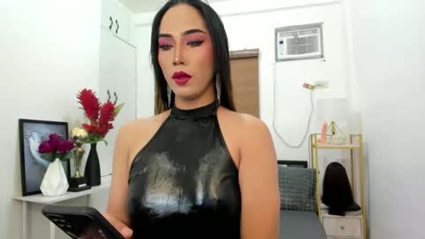 Snapshot of amandaleon chatting on 02/23/25, 12:48 amandaleon online show from 02/23/25, 12:48